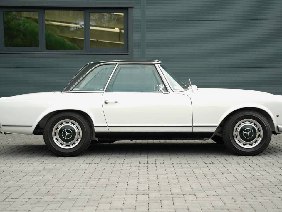 Image 3/50 de Mercedes-Benz 280 SL (1968)