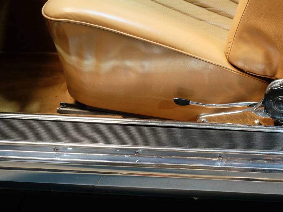 Bild 13/34 von Mercedes-Benz 220 SE b (1963)