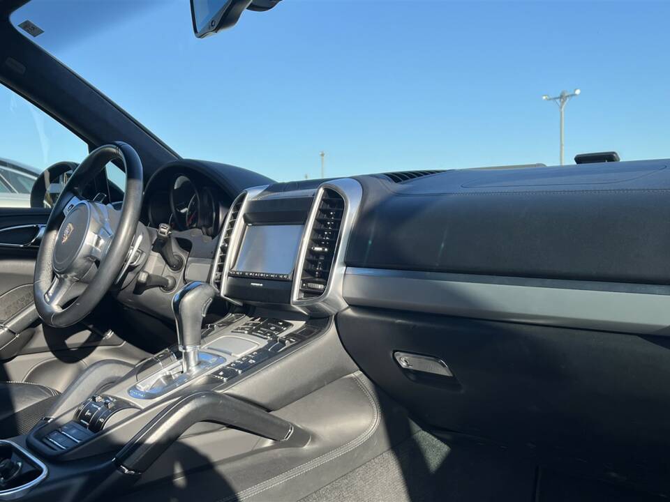 Image 18/46 de Porsche Cayenne Turbo (2011)