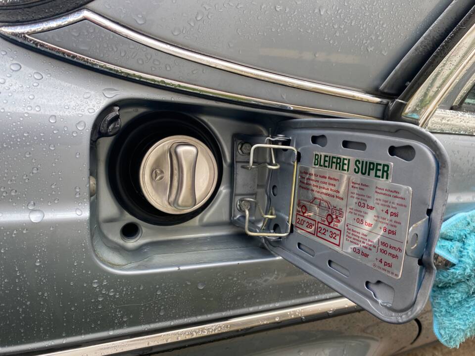 Image 12/26 of Mercedes-Benz 280 E (1982)