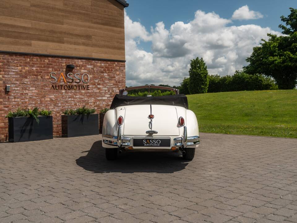 Image 19/58 of Jaguar XK 140 SE DHC (1955)