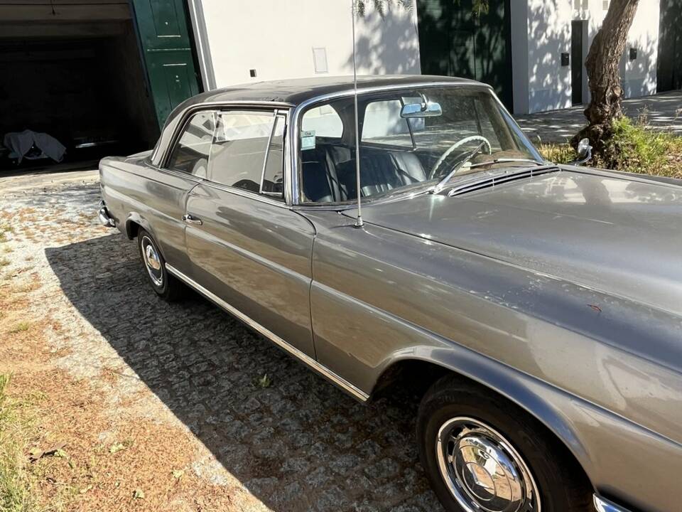 Afbeelding 2/8 van Mercedes-Benz 220 SE b (1961)