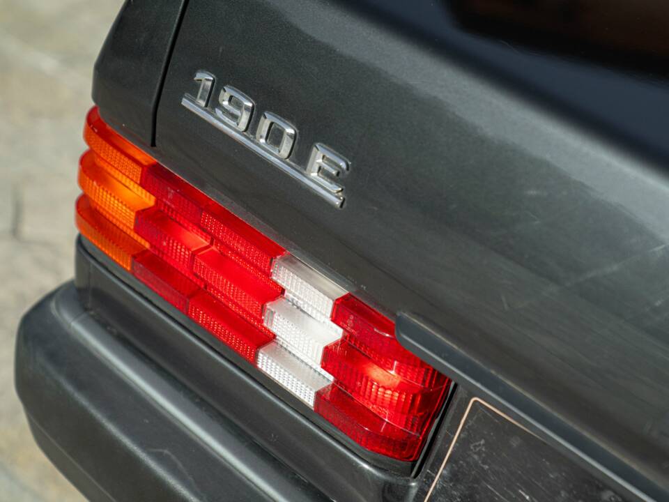 Image 9/45 of Mercedes-Benz 190 E (1989)