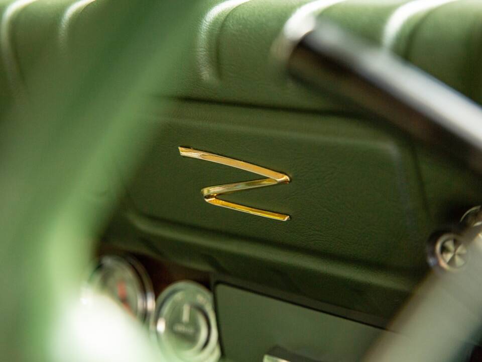 Image 16/44 of Ford Zodiac MkIII (1964)