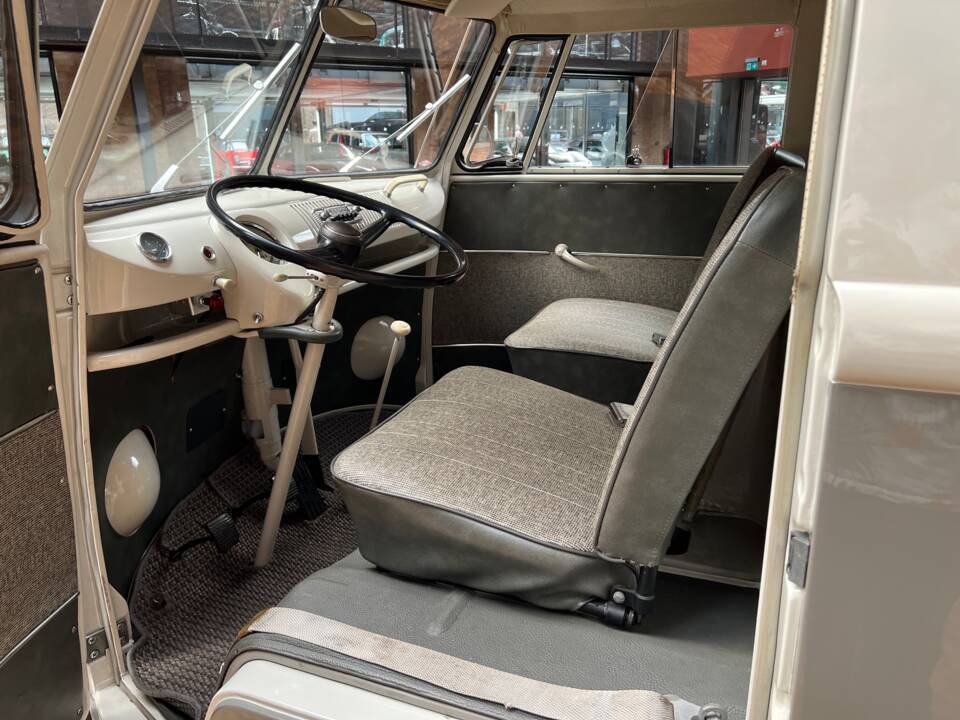 Image 17/36 of Volkswagen T1 minibus (1963)