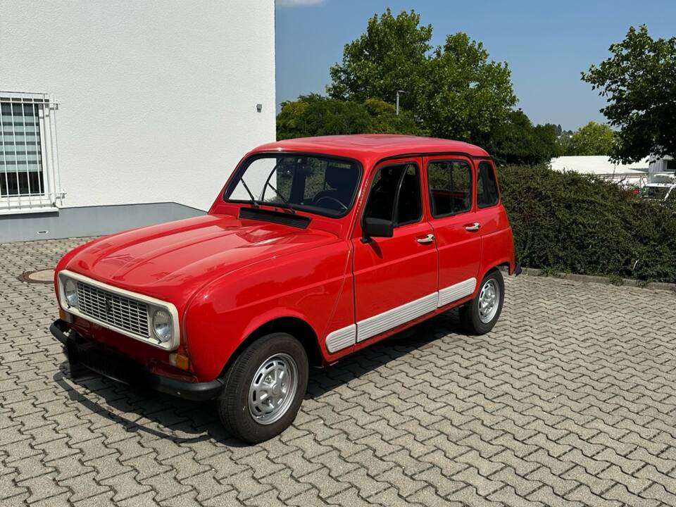 Image 2/10 of Renault R 4 GTL (1987)