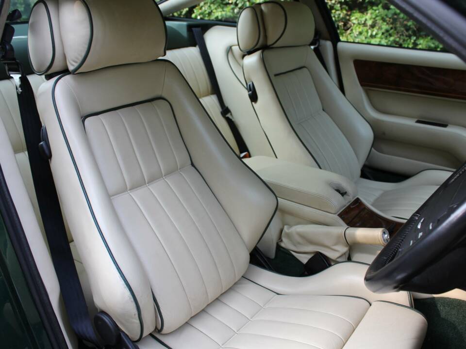 Bild 10/14 von Aston Martin V8 Coupé (1996)