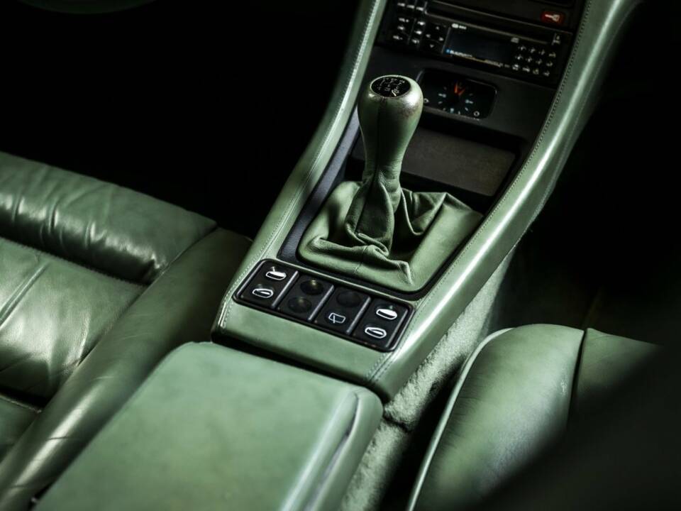 Image 13/15 of Porsche 928 GTS (1992)