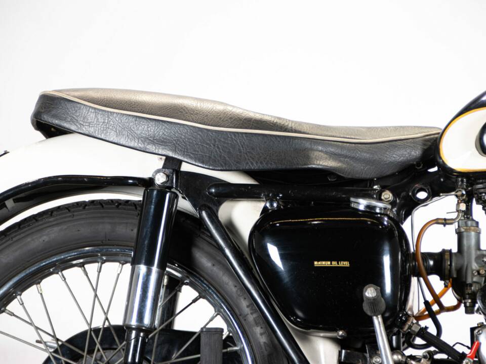 Bild 27/50 von Triumph DUMMY (1958)