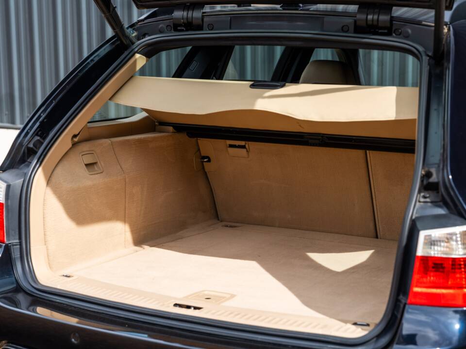 Imagen 22/65 de BMW 545i Touring (2005)