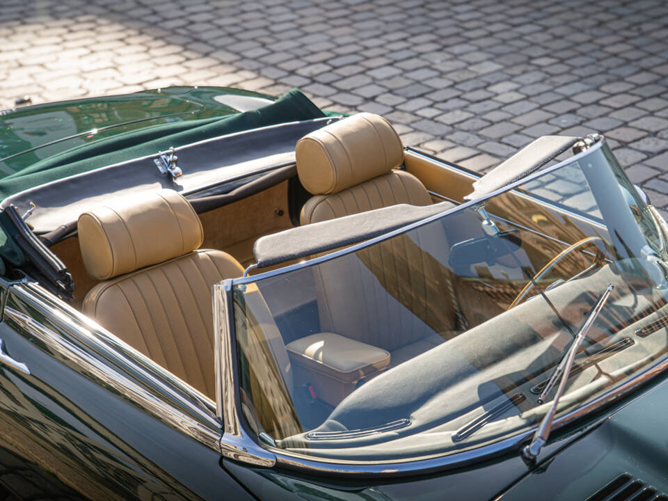 Bild 25/30 von Jaguar E-Type V12 (1974)