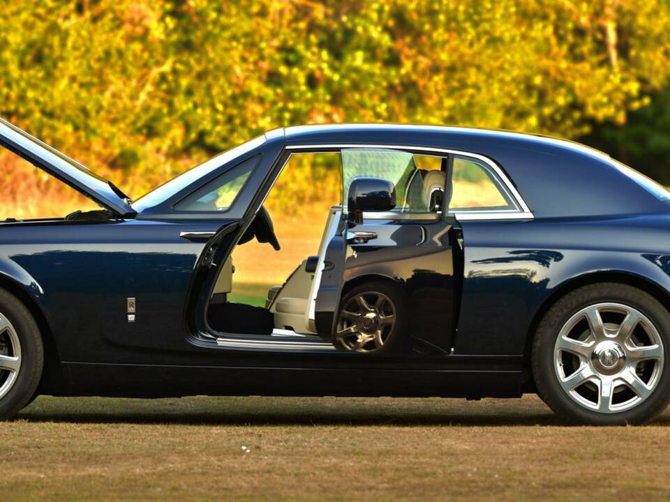 Image 34/50 of Rolls-Royce Phantom Coupé (2010)