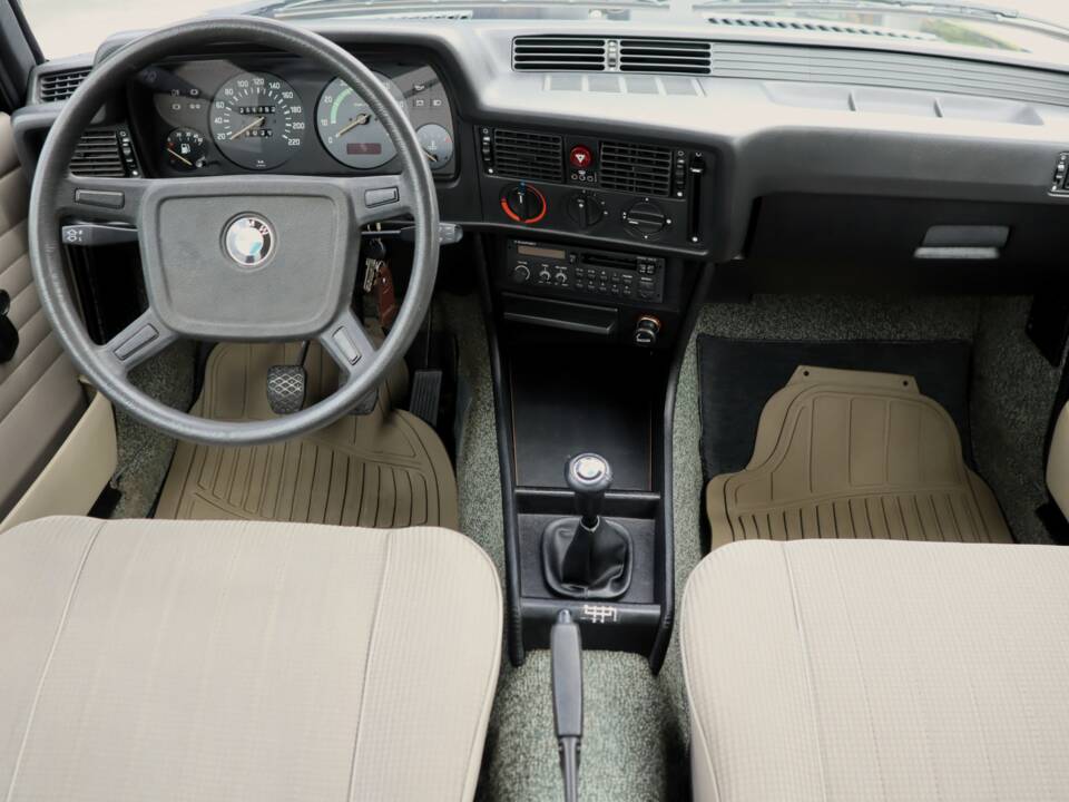 Image 3/50 of BMW 323i (1980)