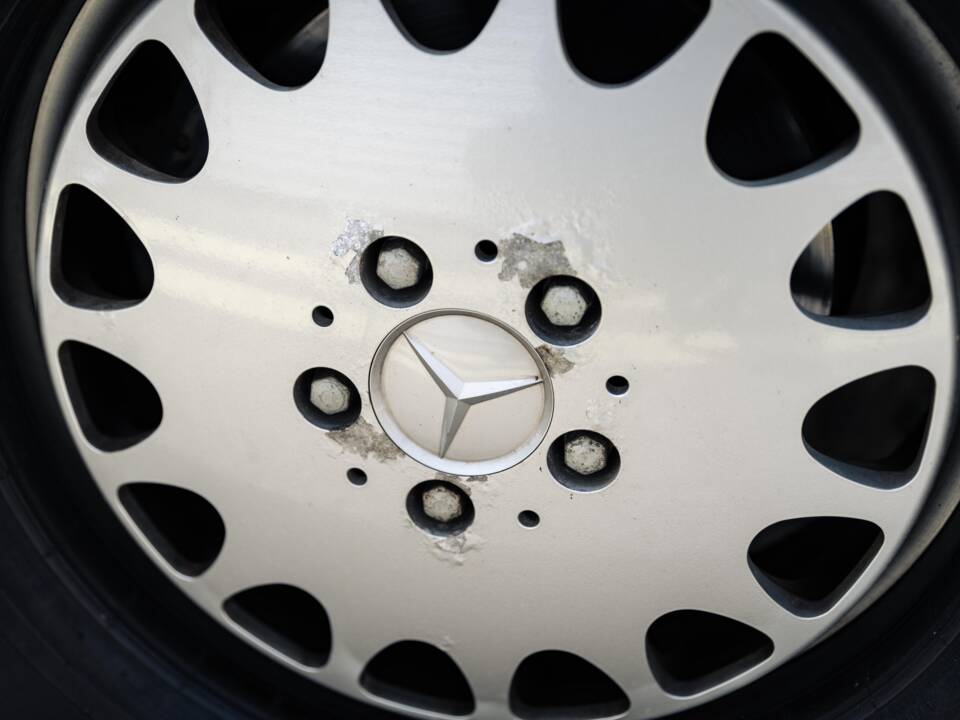 Image 44/50 of Mercedes-Benz 500 SEL (1984)