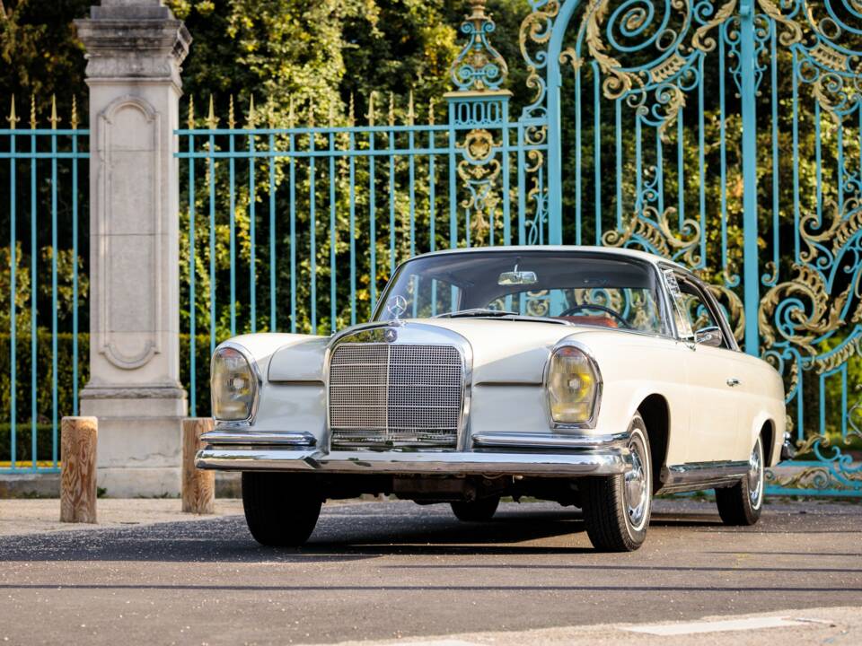 Image 18/18 of Mercedes-Benz 220 SE b (1962)