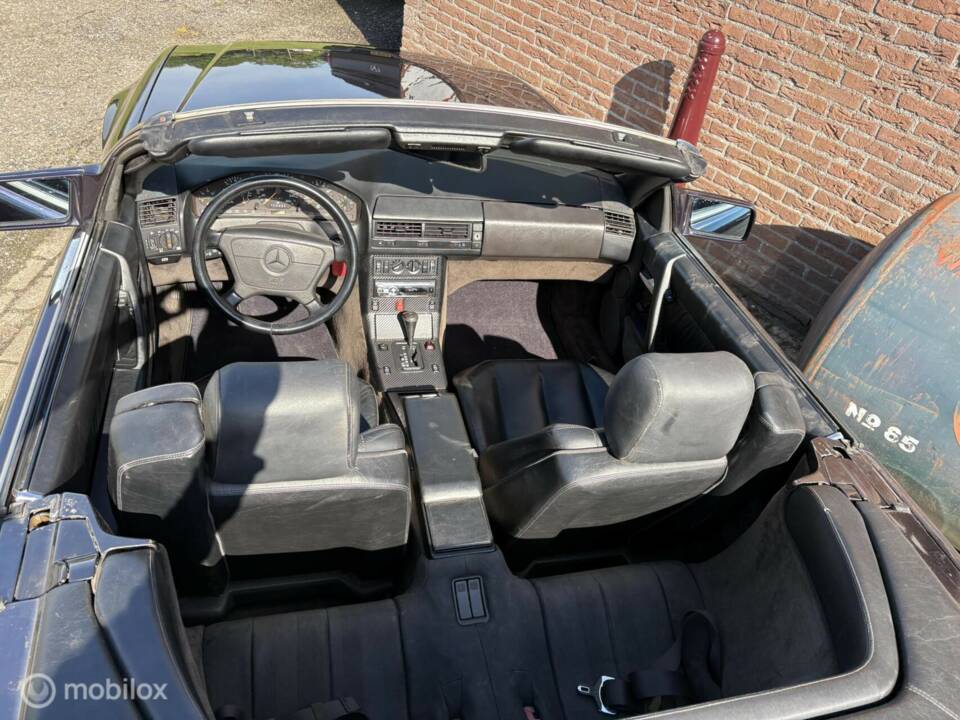 Image 30/40 of Mercedes-Benz 300 SL-24 (1990)