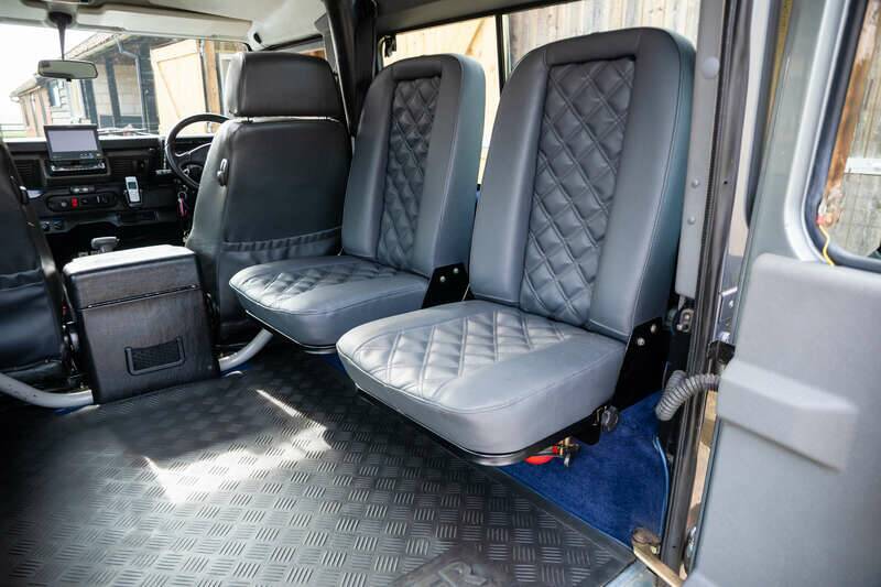 Image 28/50 of Land Rover Defender 90 "50th Anniversary" (1998)