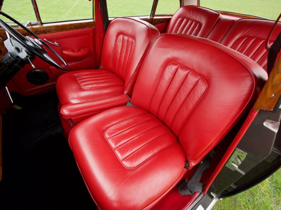 Image 13/50 of Bentley S 2 (1960)