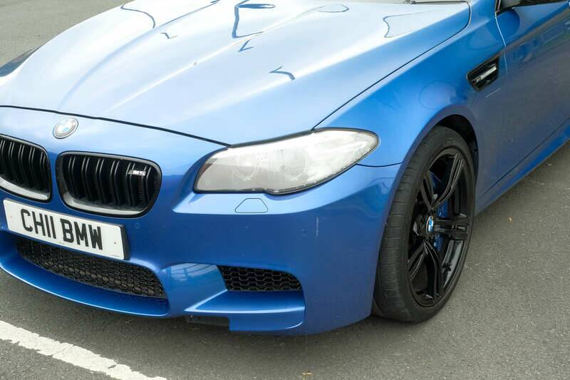 Image 21/50 of BMW M5 (2014)