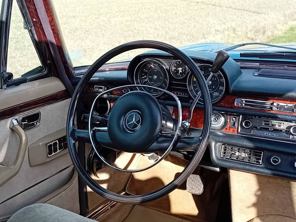 Image 17/49 of Mercedes-Benz 300 SEL (1968)