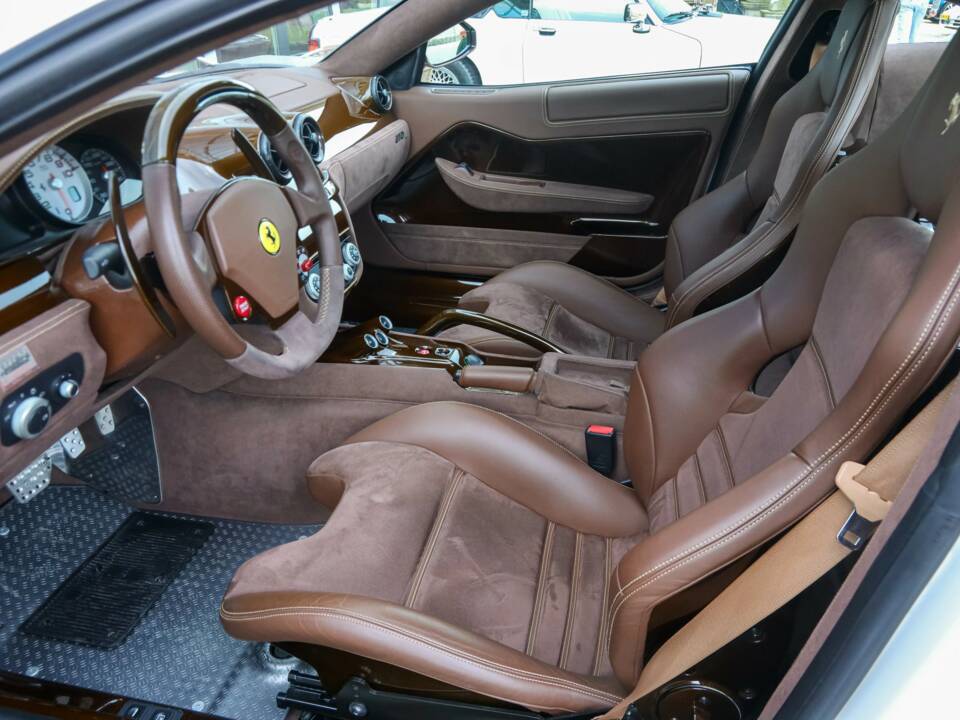 Image 17/50 de Ferrari 599 GTO (2011)