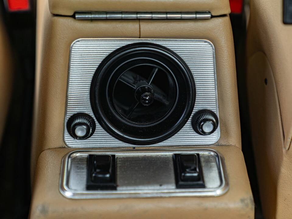 Image 35/50 of Jaguar XJ 6 4.2 (1981)