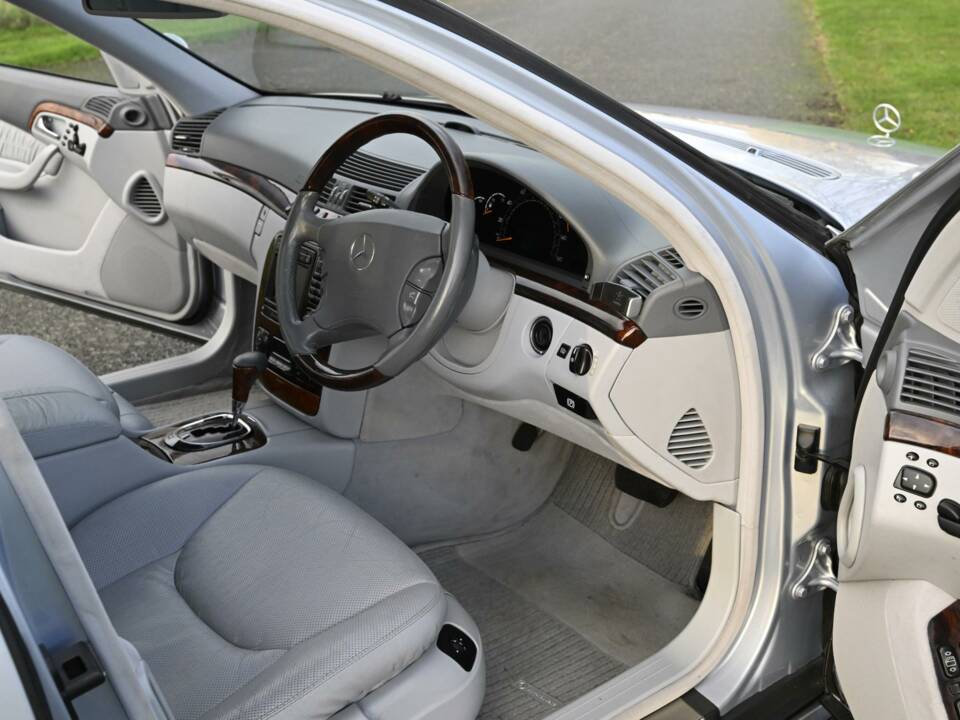 Image 35/50 de Mercedes-Benz S 500 L (2001)