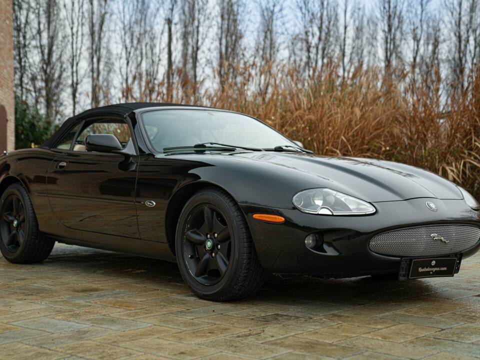 Bild 2/50 von Jaguar XK8 4.0 (2006)