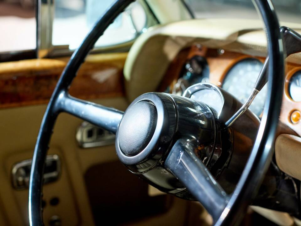 Image 45/62 of Rolls-Royce Silver Shadow I (1969)