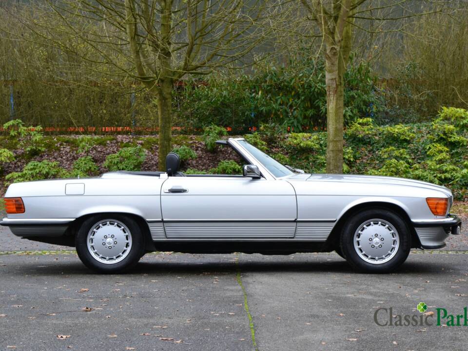 Image 18/50 of Mercedes-Benz 300 SL (1986)