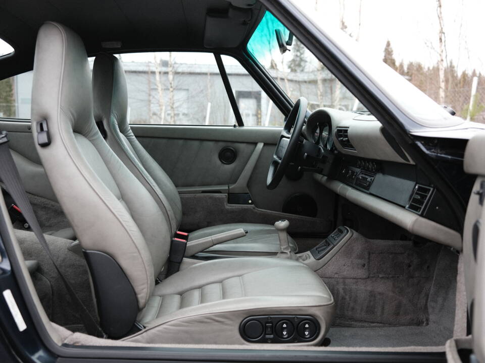 Image 46/97 of Porsche 911 Carrera 4 (1991)