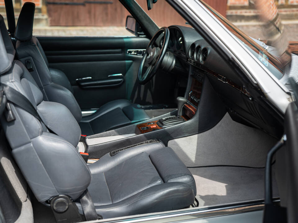Image 57/68 of Mercedes-Benz 500 SL (1984)