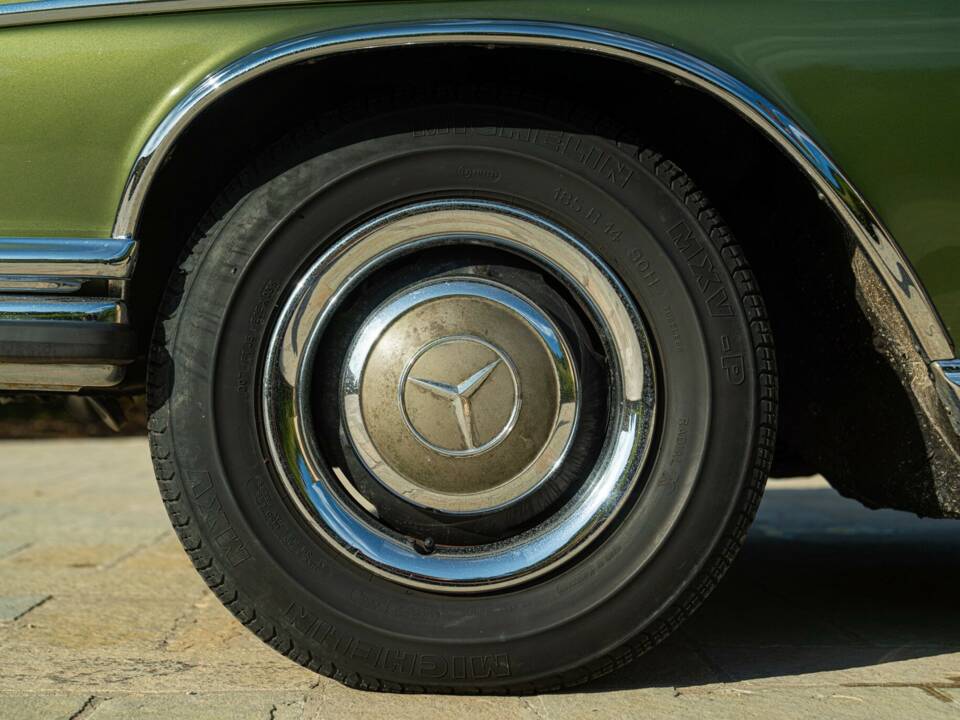 Image 36/50 of Mercedes-Benz 220 SE b (1964)