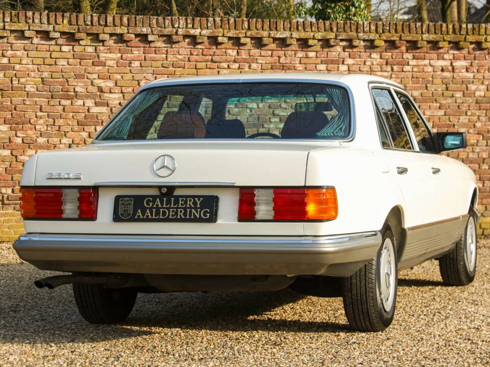 Image 7/50 de Mercedes-Benz 280 S (1988)