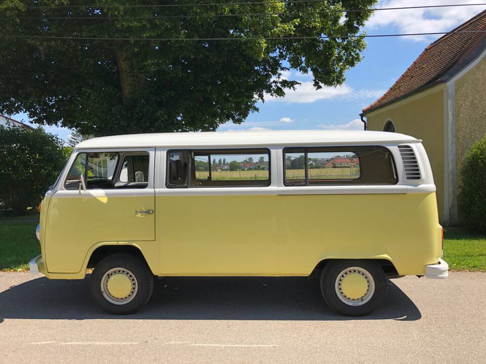 Image 1/7 de Volkswagen T2b minibus (1977)