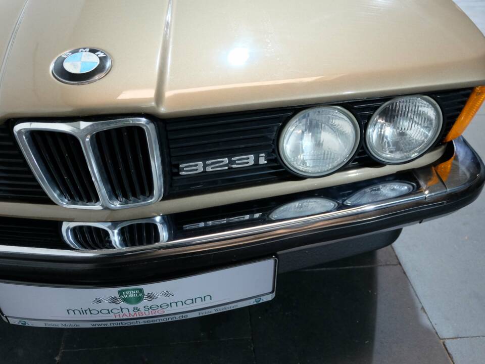 Bild 17/25 von BMW 323i (1983)