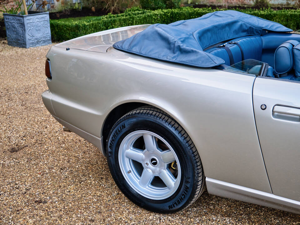 Image 18/23 of Aston Martin Virage Volante (1994)