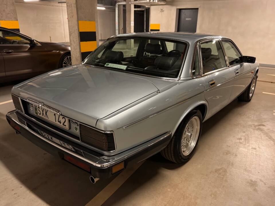 Image 23/29 de Daimler Double Six (1993)