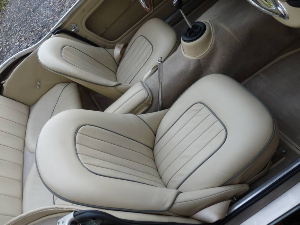 Image 18/32 of Austin-Healey 3000 Mk II (BT7) (1962)