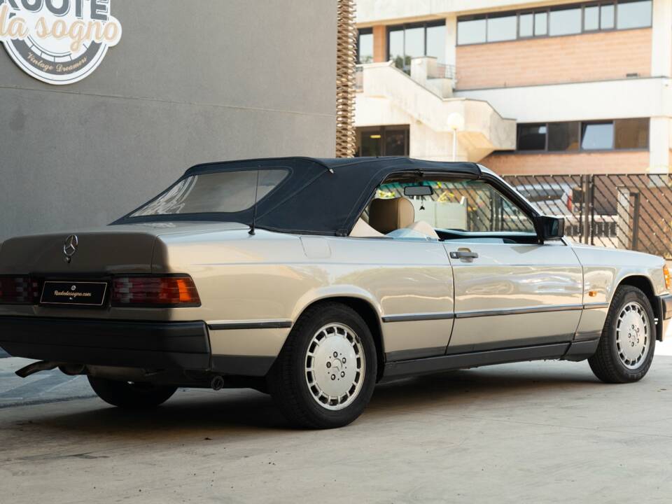 Afbeelding 6/33 van Mercedes-Benz 190 E (1989)