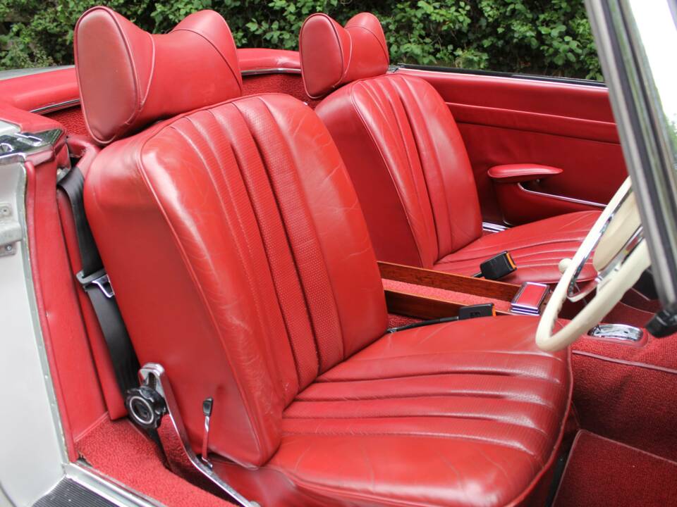 Image 10/17 of Mercedes-Benz 280 SL (1970)