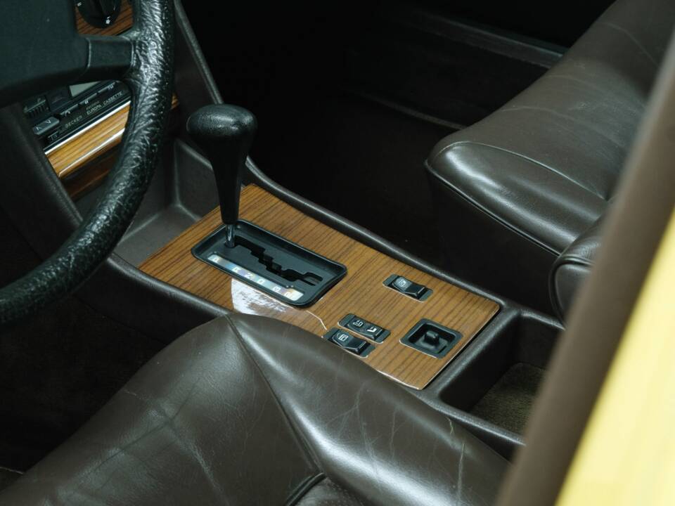 Bild 45/50 von Mercedes-Benz 380 SE (1983)