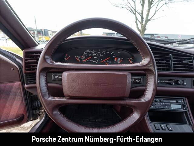 Immagine 34/39 di Porsche 944 Turbo (1988)