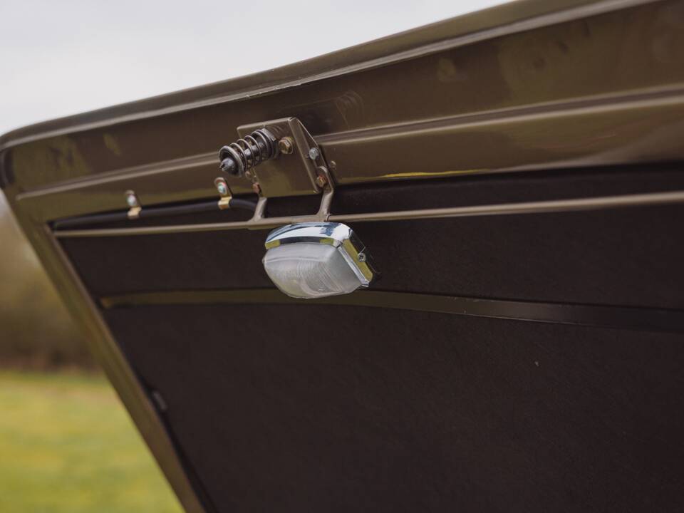 Image 45/99 of Aston Martin DB 6 Volante (1968)