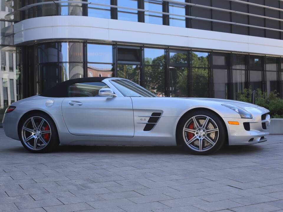 Image 11/75 of Mercedes-Benz SLS AMG Roadster (2012)