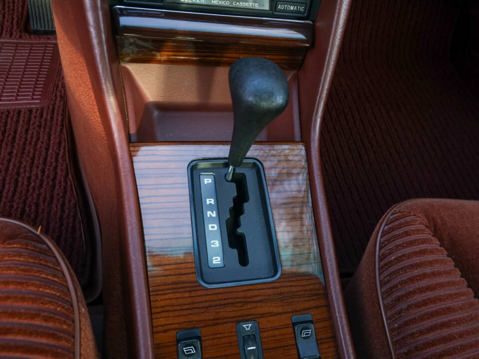Image 40/50 de Mercedes-Benz 280 S (1988)