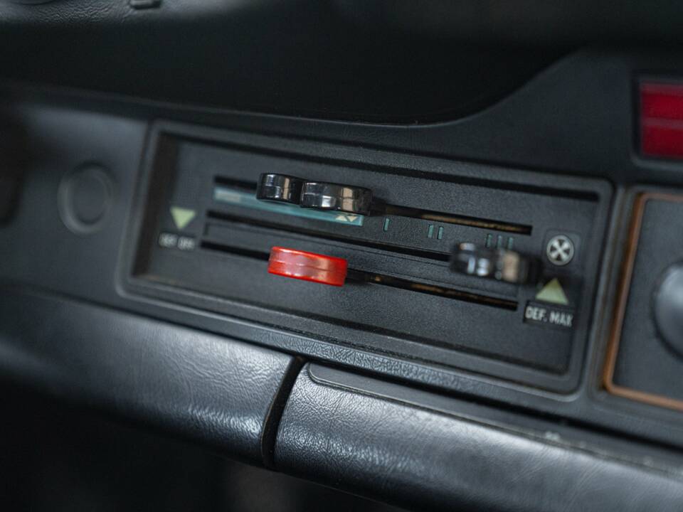 Image 36/50 de Porsche 911 SC 3.0 (1979)