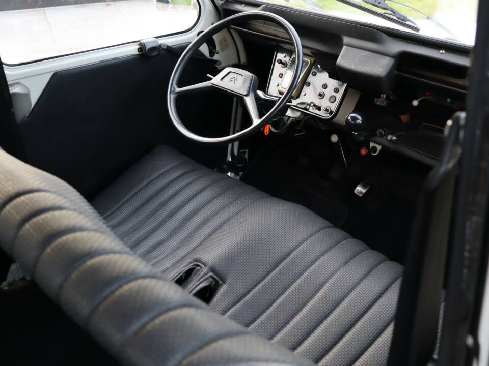 Image 3/50 of Citroën 2 CV 6 (1985)