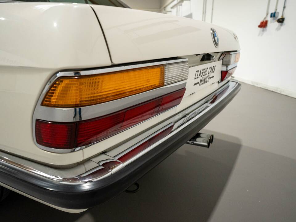 Afbeelding 32/52 van BMW 528i (1984)