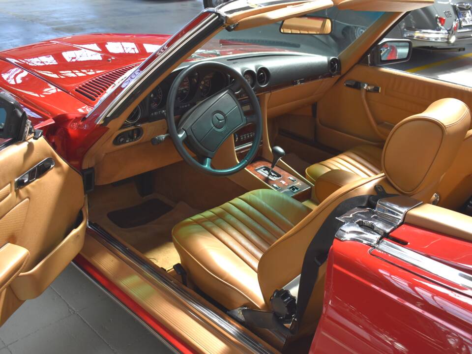 Image 29/94 of Mercedes-Benz 560 SL (1988)